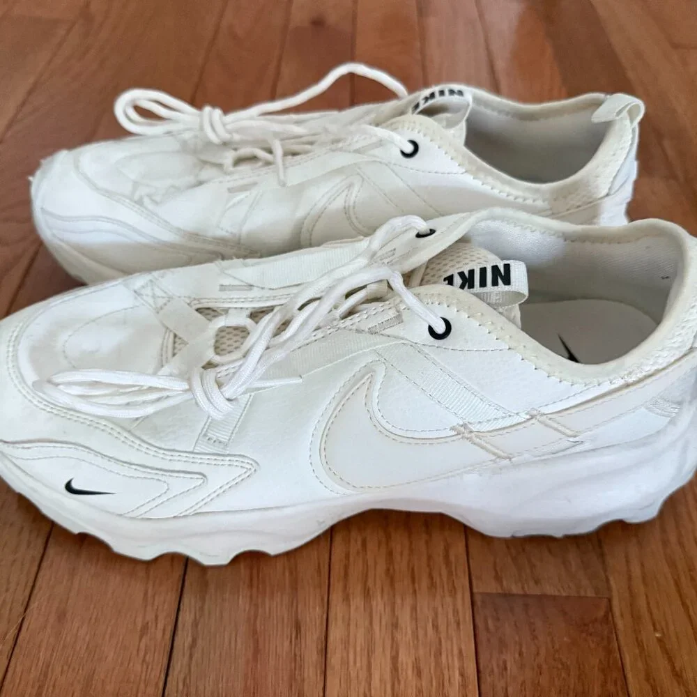 Nike Women's TC 7900 Size 12